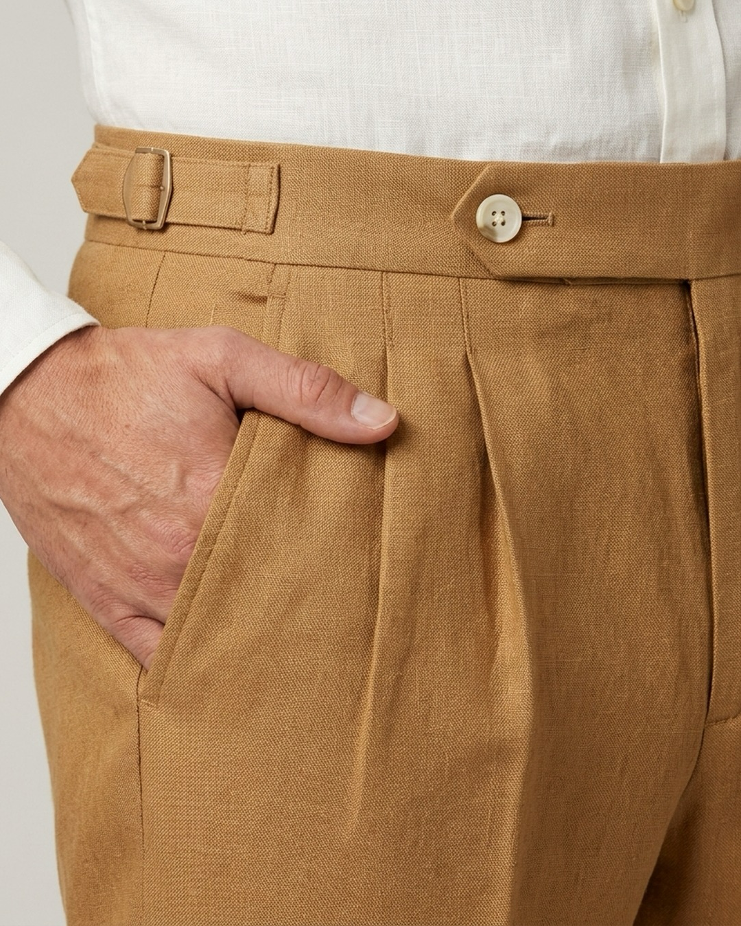 Bundfaltenhose aus Leinen, Cognac